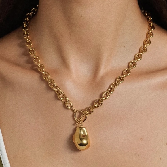 Jewelry - 18k Plated Gold Non-Tarnish Large Pearl chain necklace